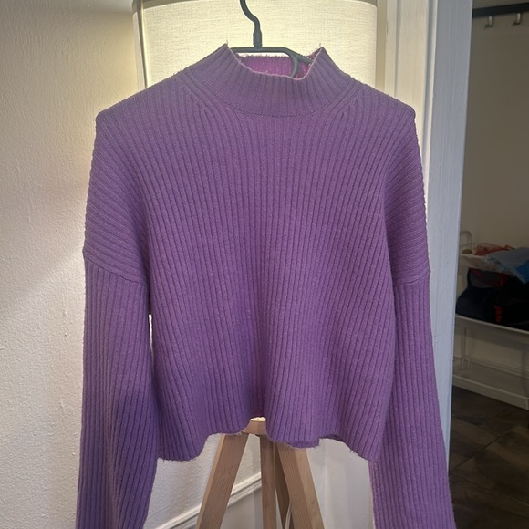 Bershka sweater used twice only - Picture 2 of 3